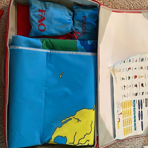 FAO Schwarz world map wall mat & carry - Picture 7 of 8